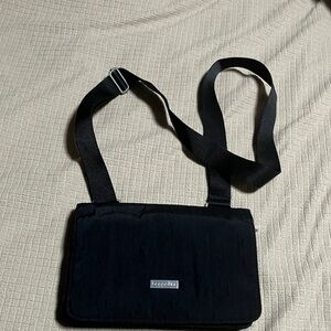 Black Venture Crossbody Shoulder Bag by Baggallini